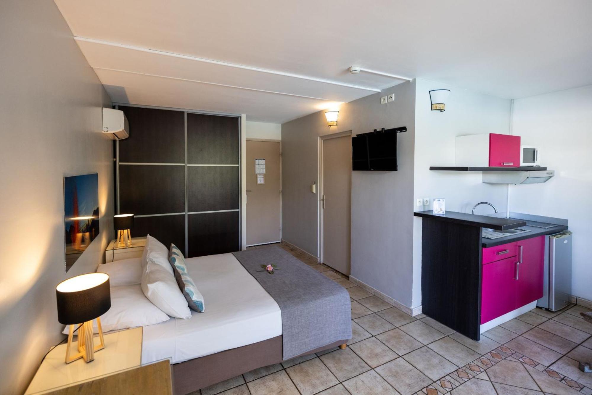 Hotel Les Creoles Saint-Gilles Les Bains Exterior photo